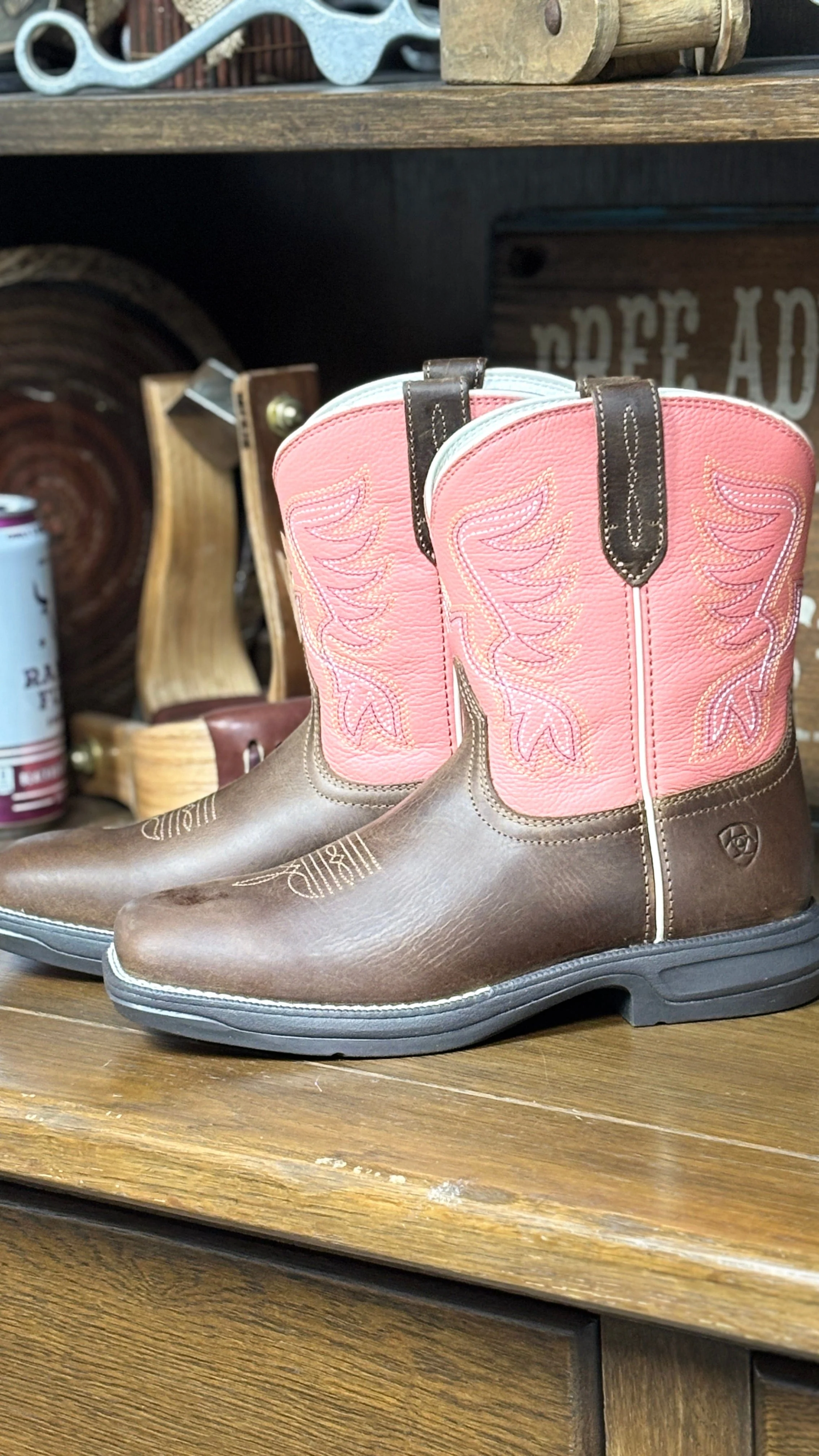 Anthem Shortie Myra by Ariat