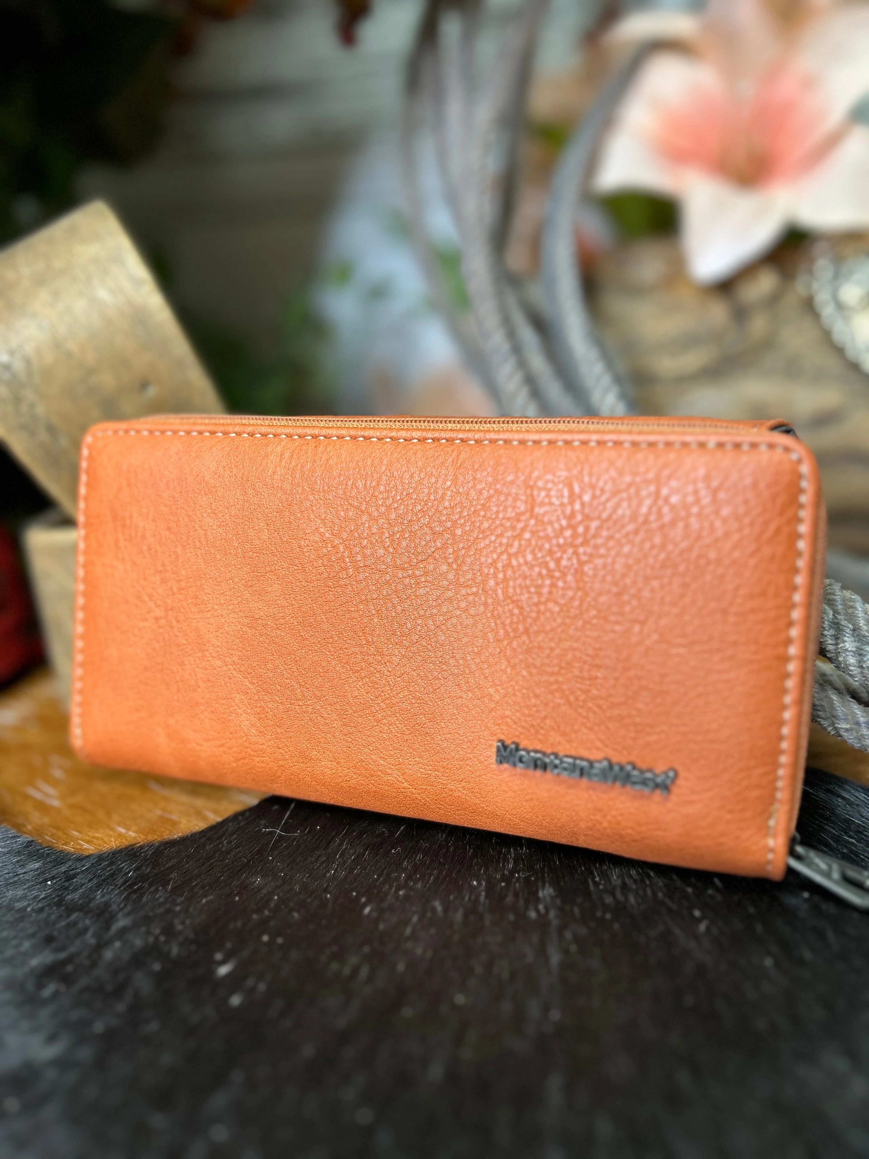 MW Cut out wallet - Orange - Image 2
