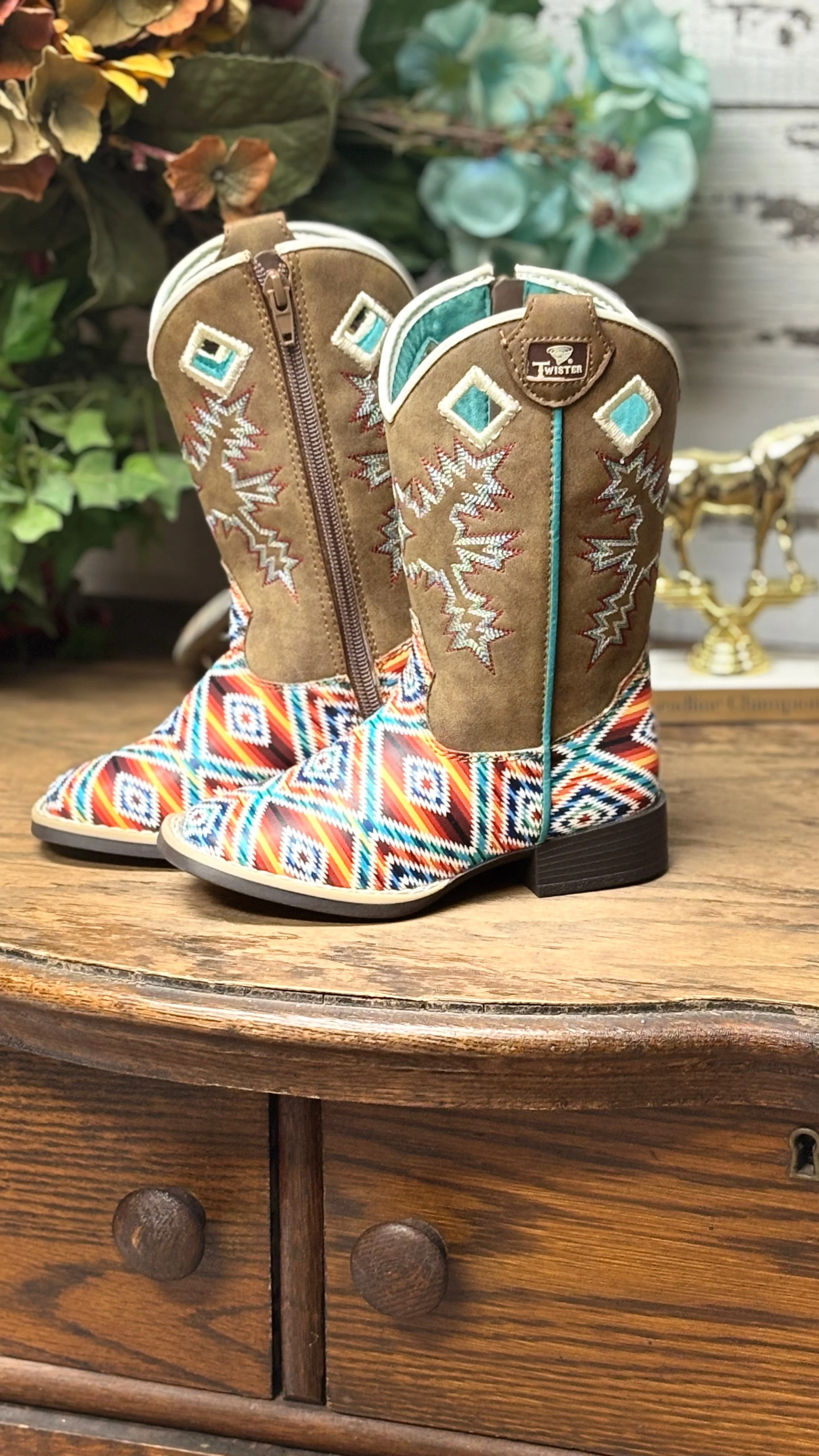 Twister Boots ~ Brynlee  size 12 only