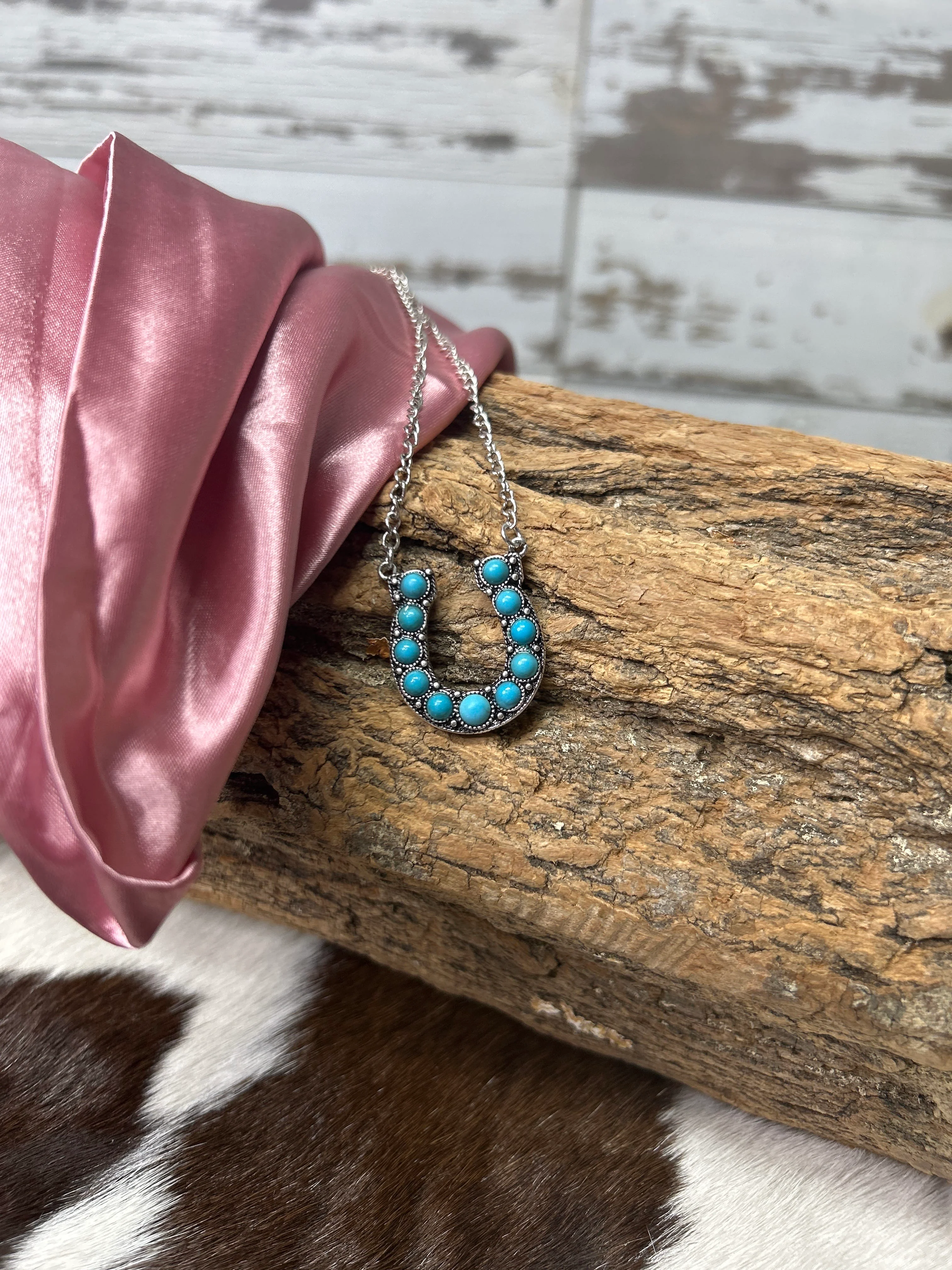 Western Turquoise Stone Horseshoe Pendant Necklace
