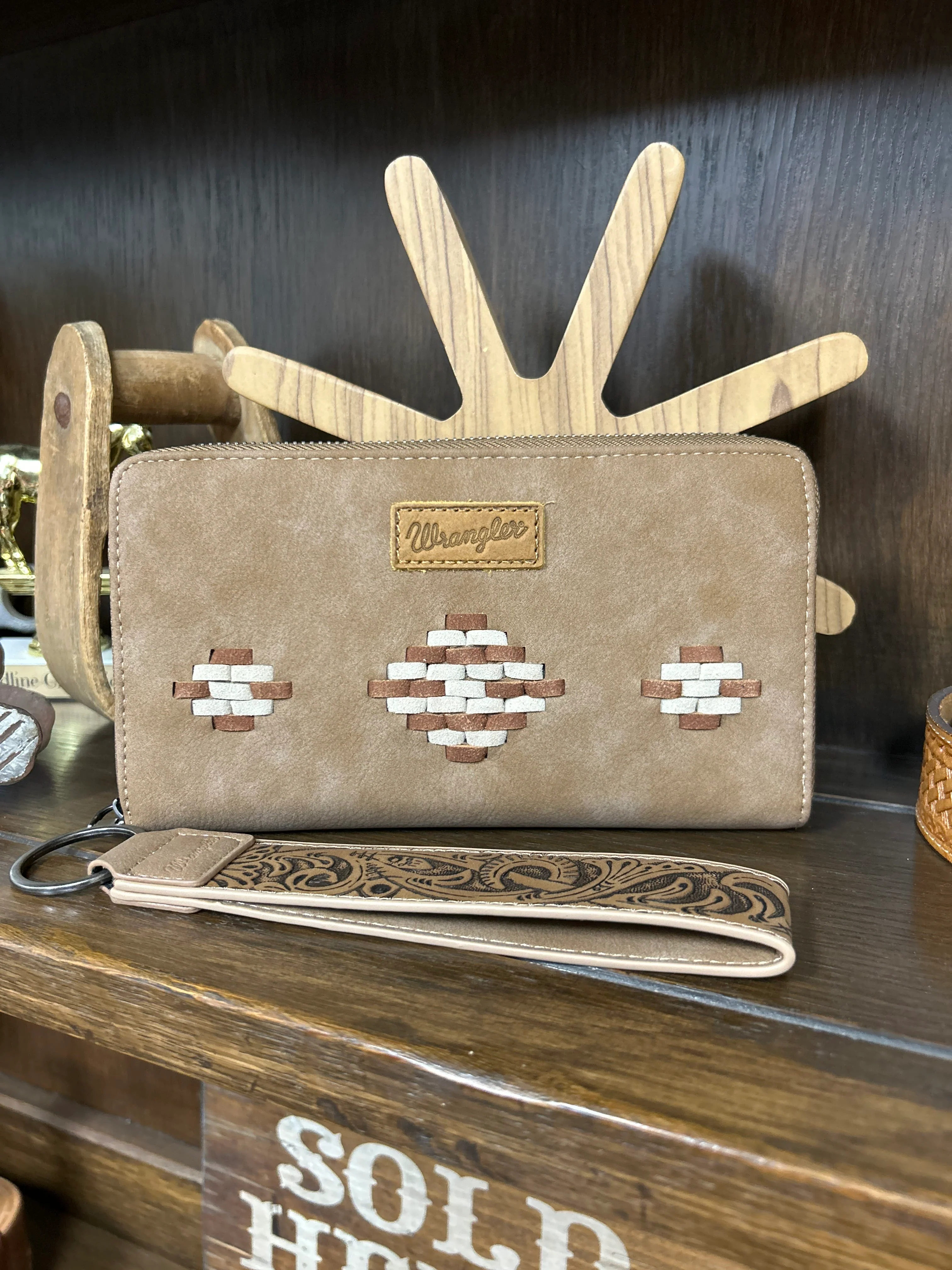 Wrangler Aztec Woven Wallet W/Wristlet - Image 5