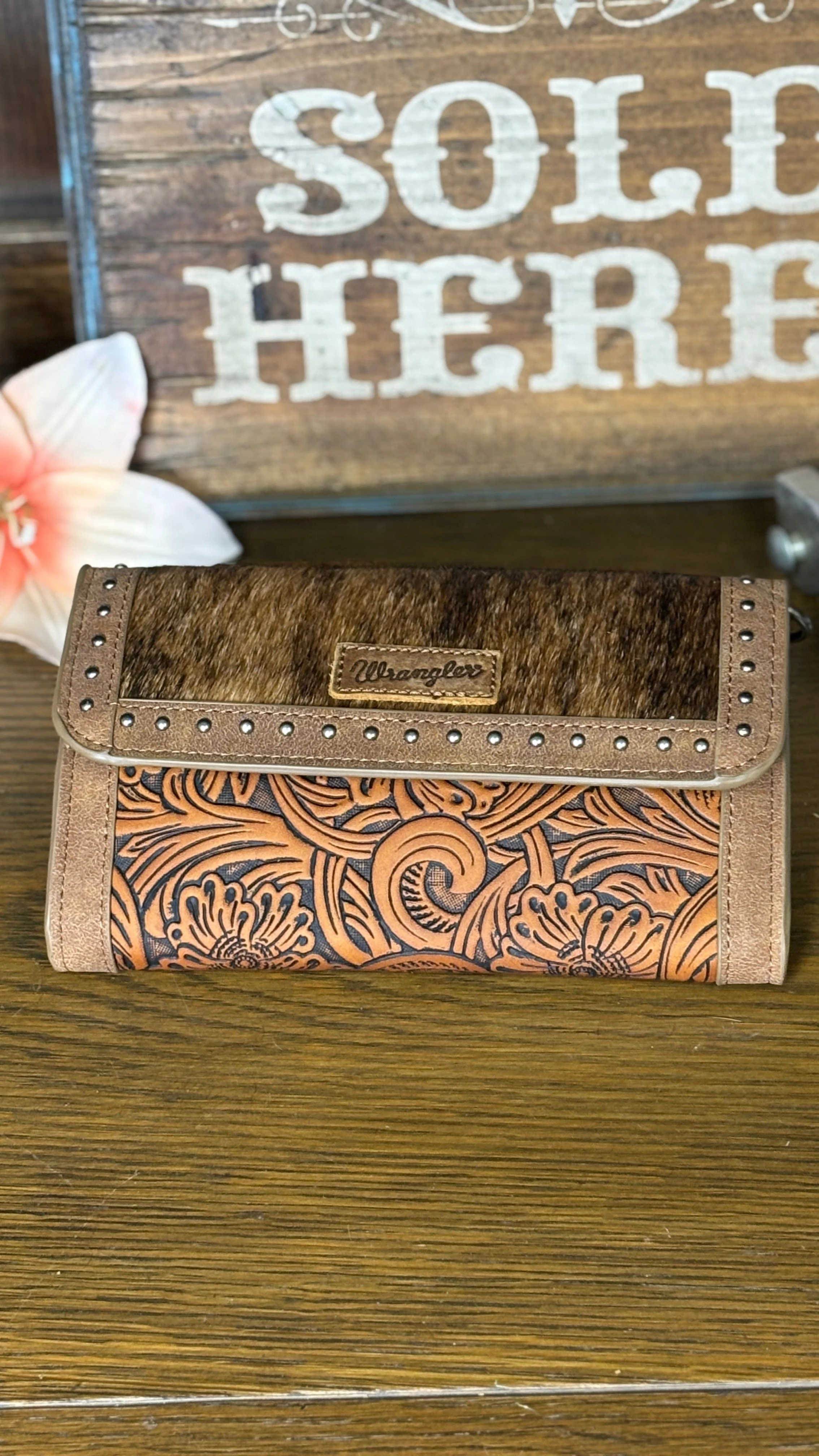 Wrangler Cowhide Wallet/Wristlet/Crossbody Bag - Image 3
